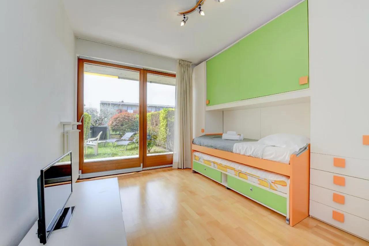 Residence Benacus Apt F4 سيرمِيوني شقة