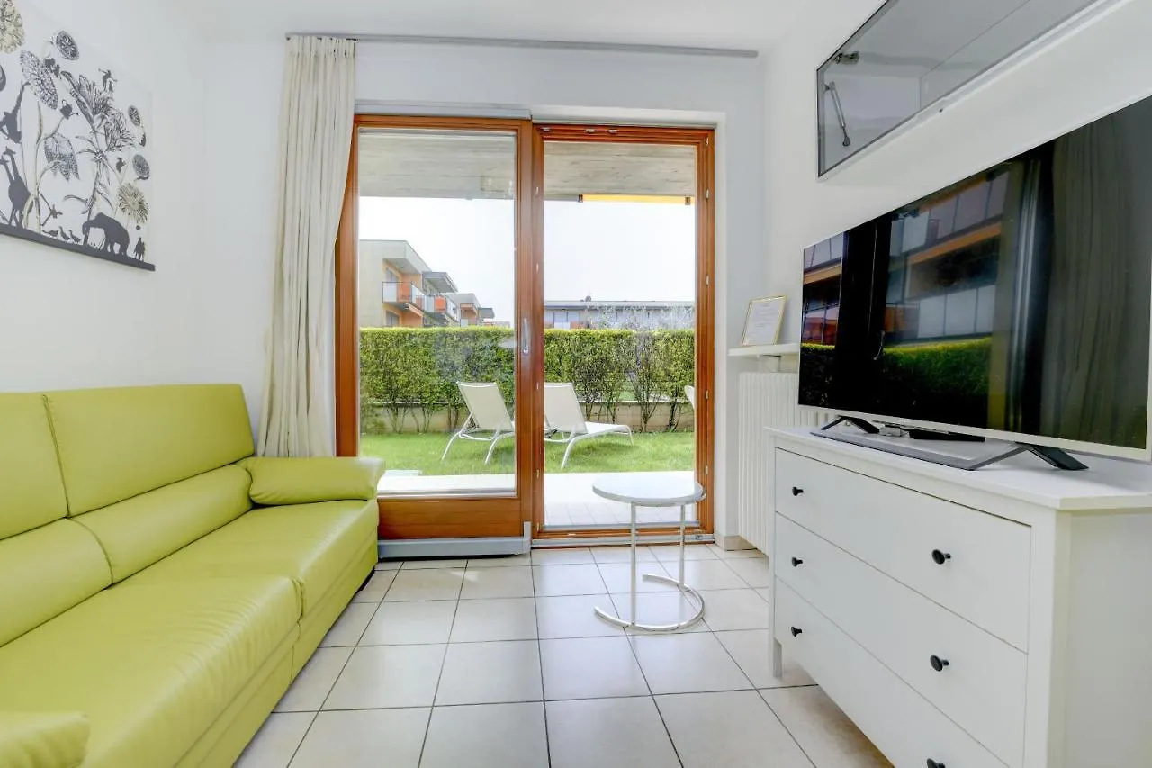 Residence Benacus Apt F4 سيرمِيوني شقة