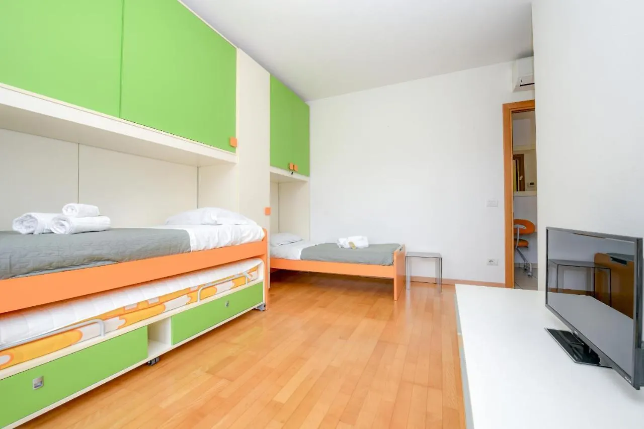 Residence Benacus Apt F4 Σιρμιόνε 0*,